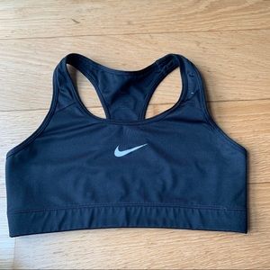 Nike sports bra size medium